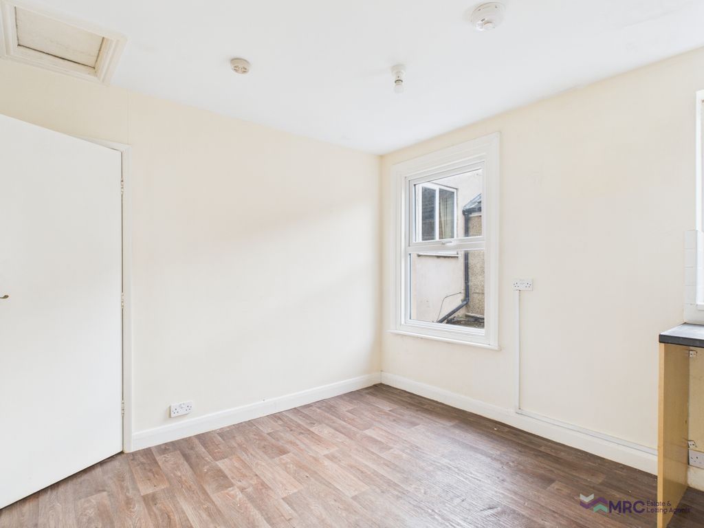 2 bed flat to rentHainton Avenue DN32 photo 5