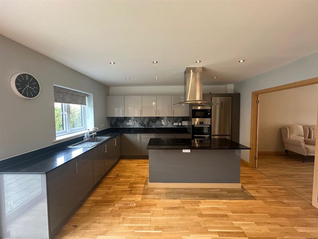 Additional image 4 of 5 bed detached house to rentMemorial Way, Off Thorpe Road, Peterborough PE3