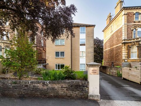 Apsley Road, Clifton, Bristol BS8, Studio to rent