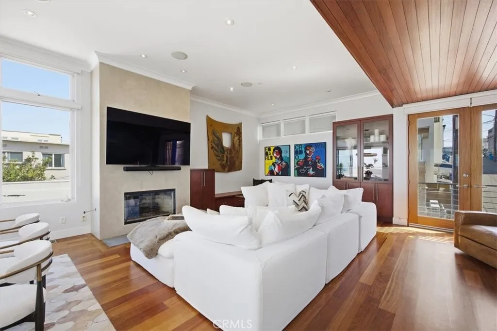Additional image 39 of 1211 Bayview Dr, Manhattan Beach, CA 90266