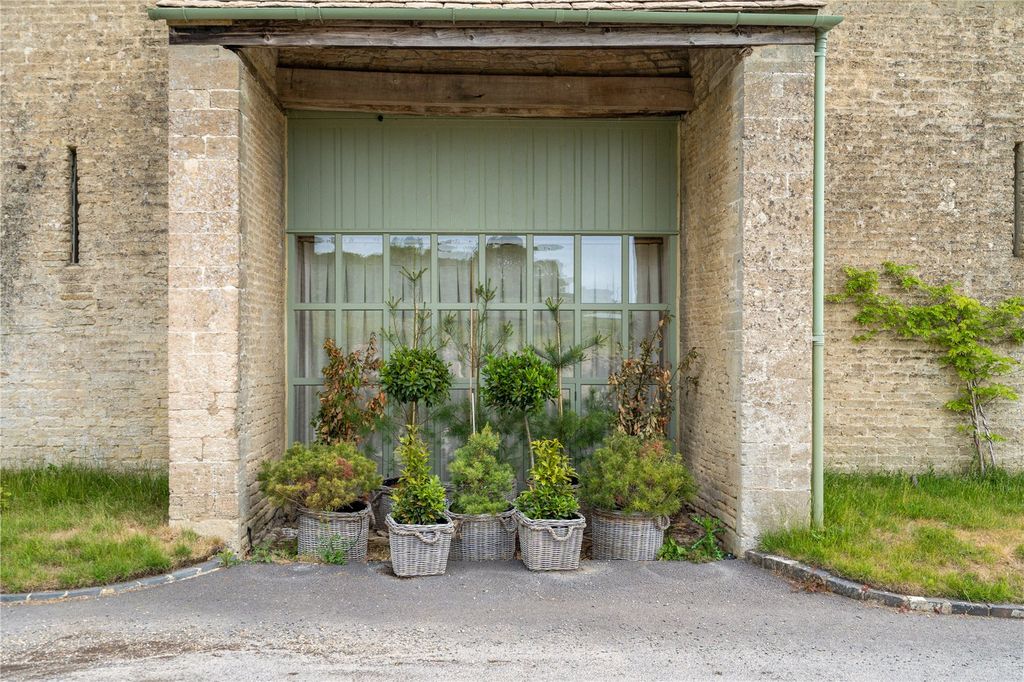 Additional image 4 of 5 bed detached house to rentWinson, Cirencester, Gloucestershire GL7