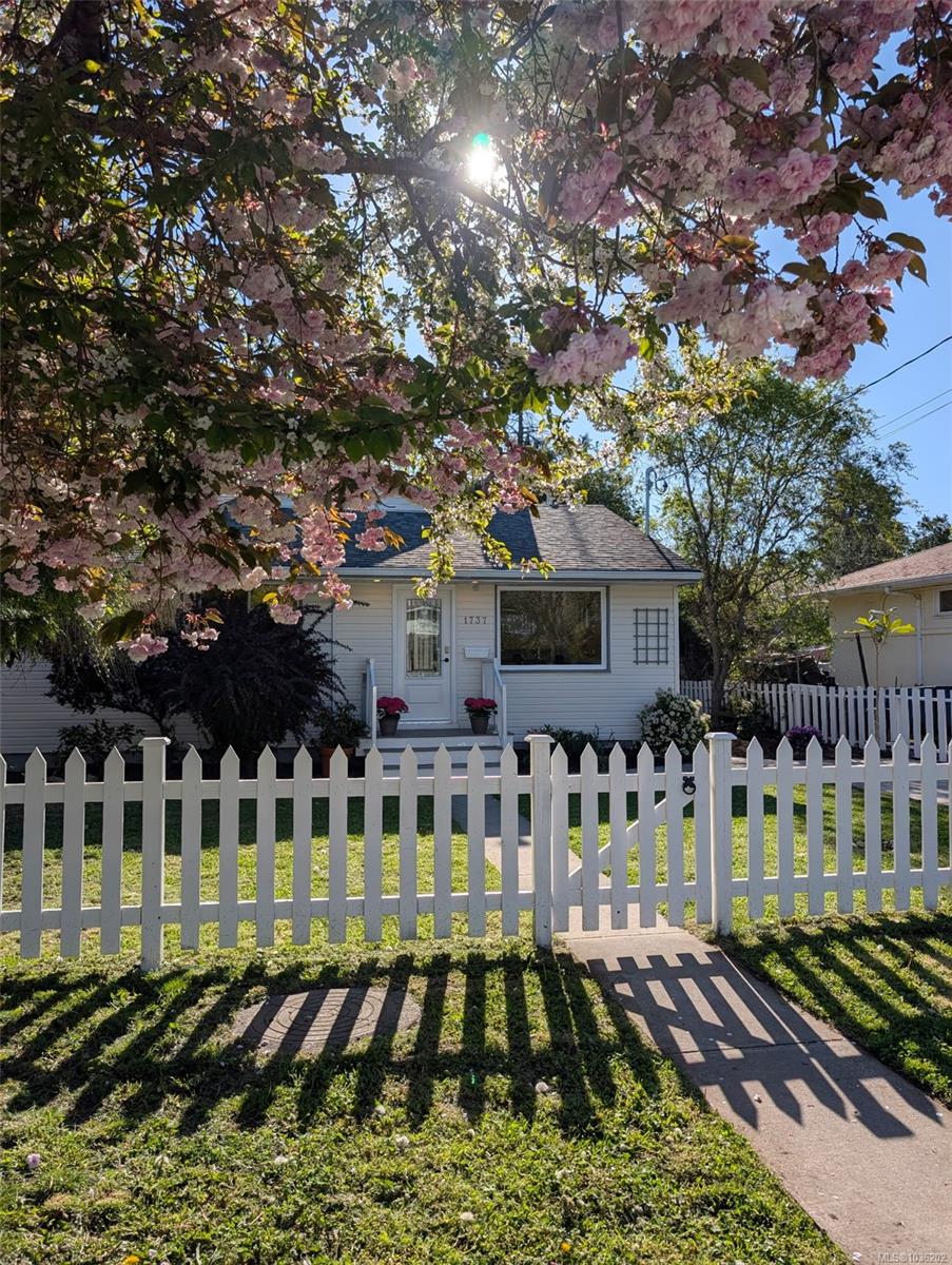 Additional image 2 of 1737 Amphion Street, Victoria, BC, V8R 4Z8