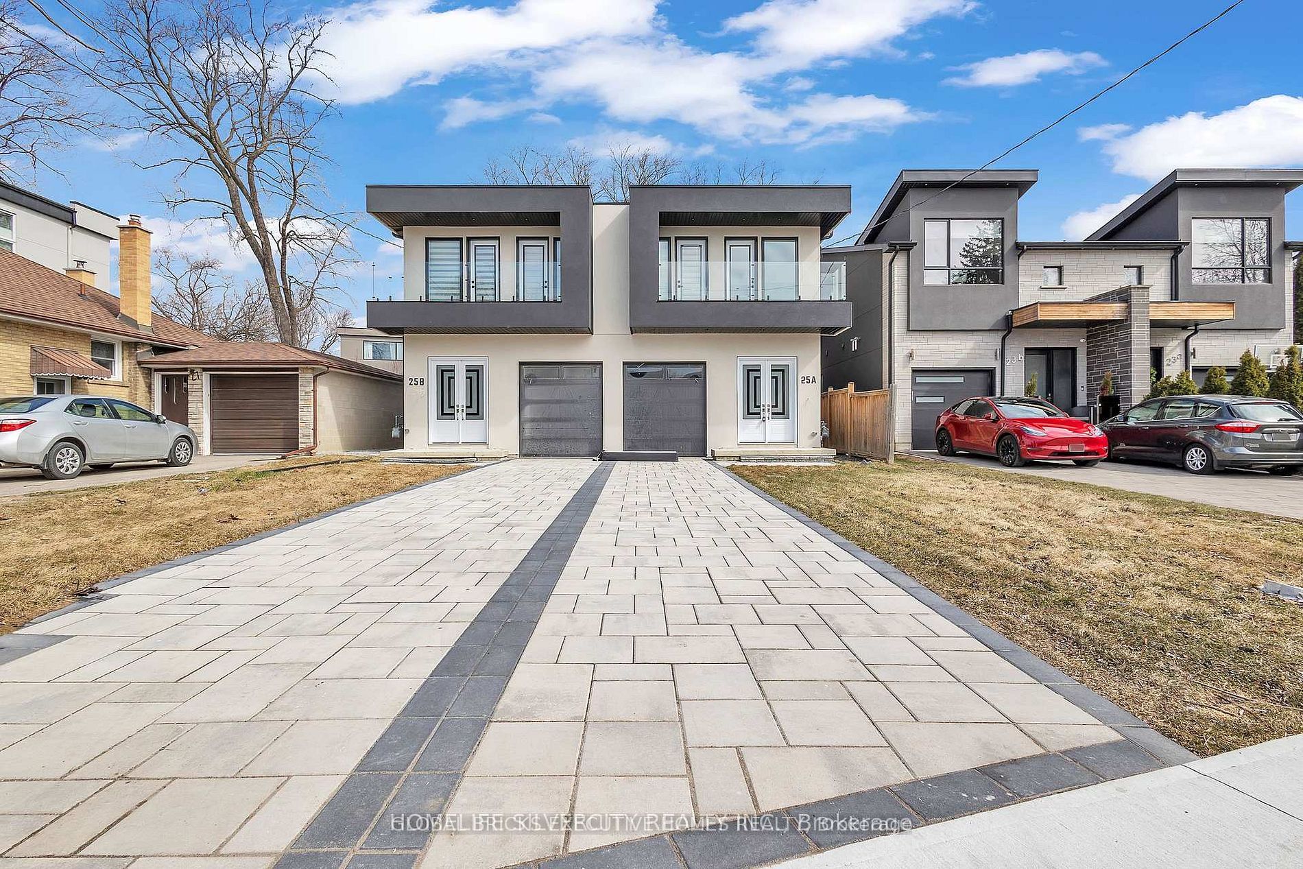 25B Pine Avenue N, Mississauga, ON, L5H 2P9