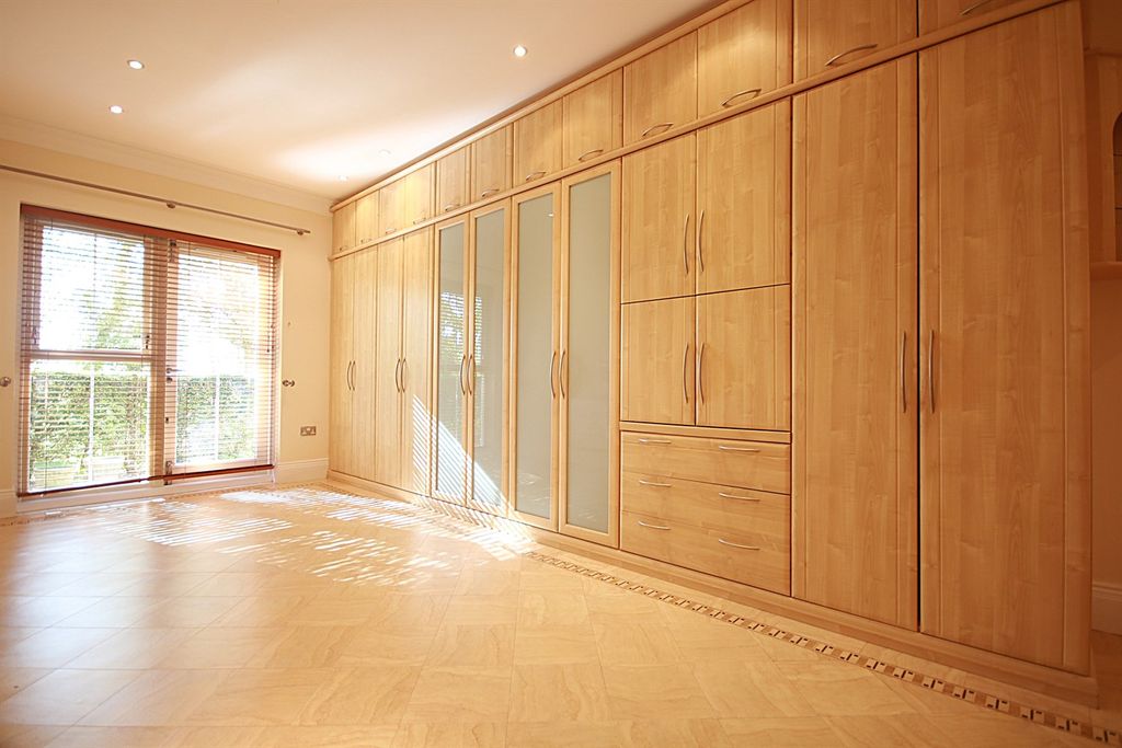 Additional image 9 of 3 bed flat to rentSt. Hilarys Park, Alderley Edge SK9