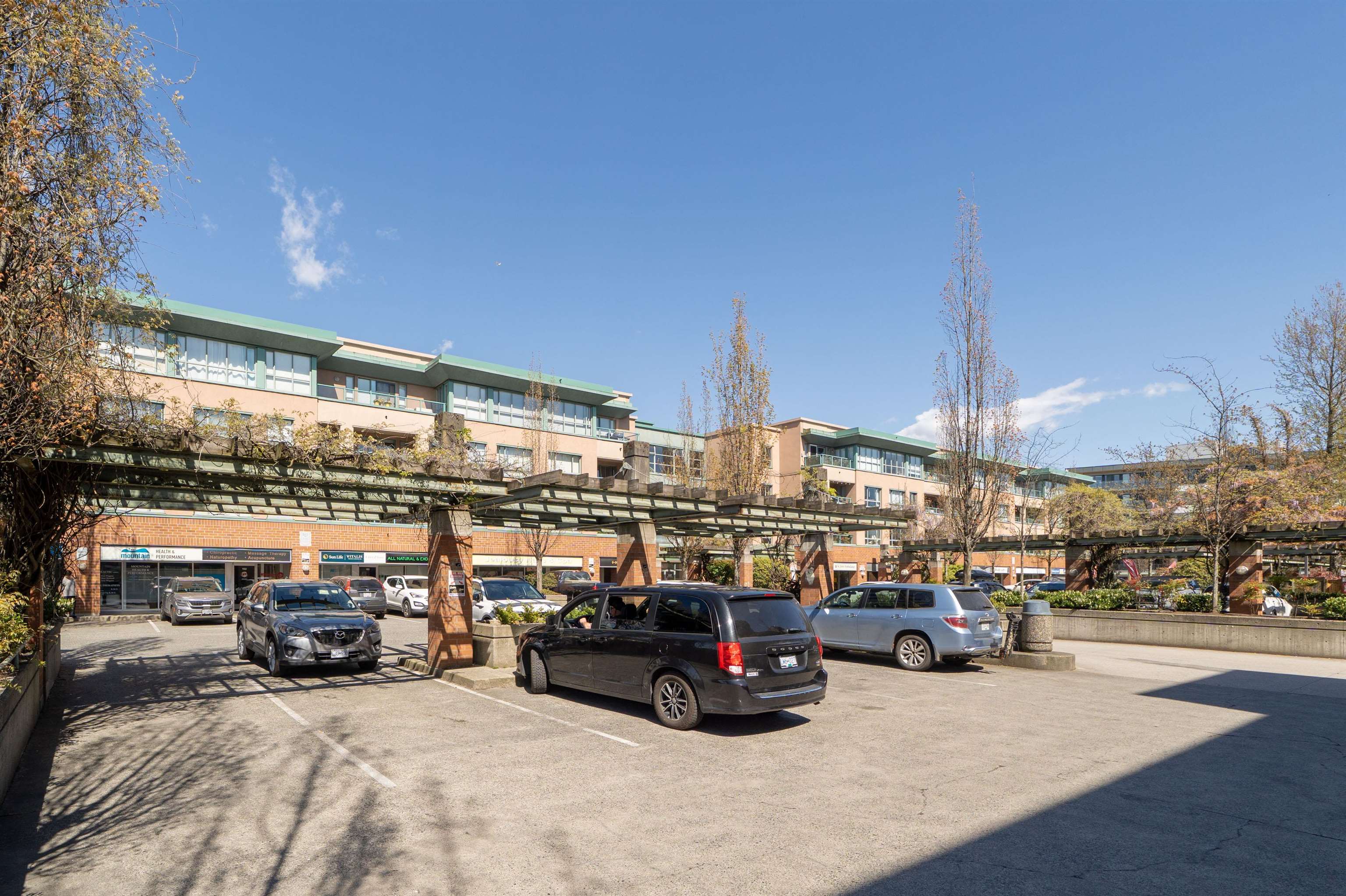 207-223 Mountain Highway, North Vancouver, BC, V7J 3V3