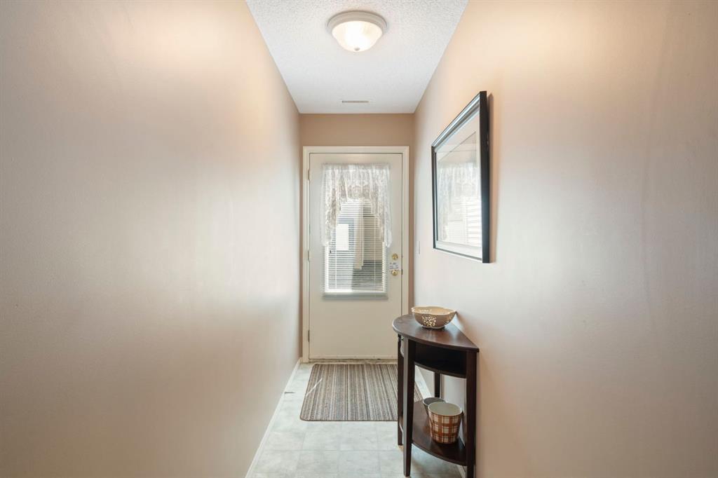 Additional image 4 of 122 Bridlewood Lane SW, Calgary, AB, T2Y3X8