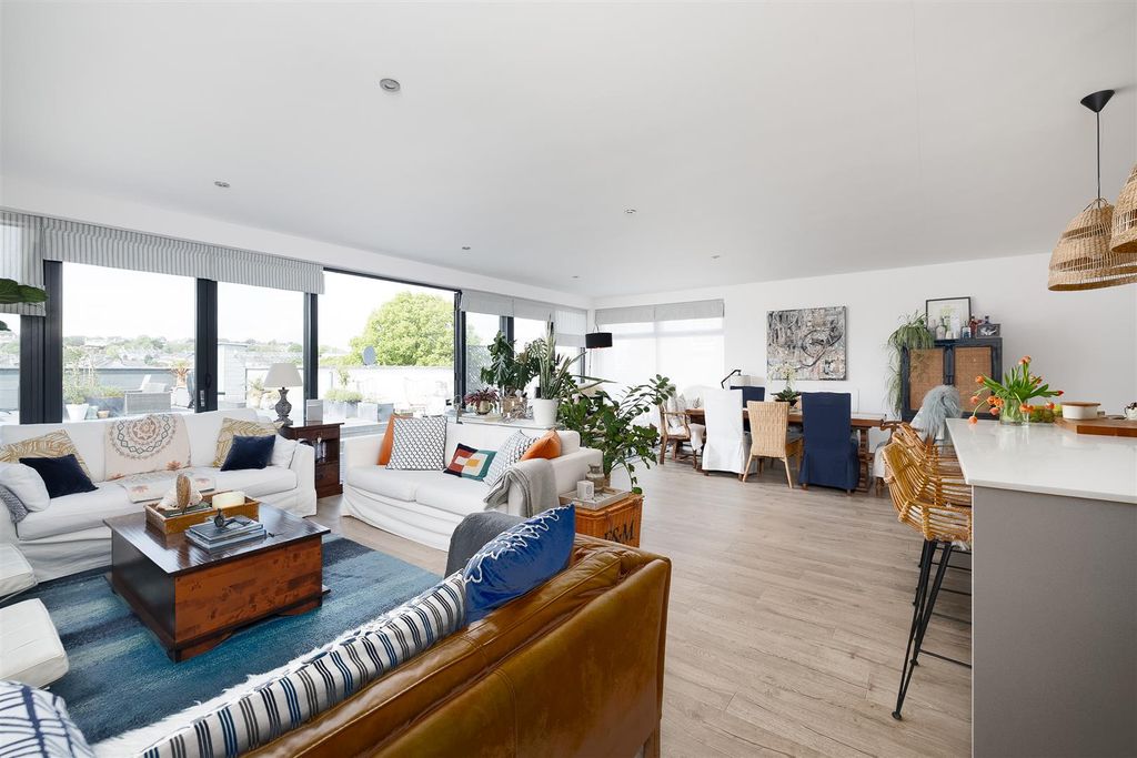 Additional image 2 of 3 bed flat for saleCraigie Drive, Plymouth PL1