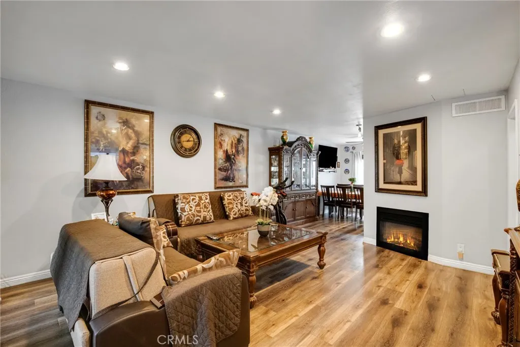 Additional image 38 of 9562 Via Bernardo, Burbank, CA 91504