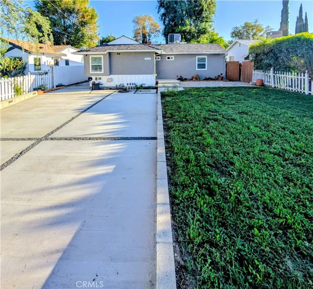 Additional image 3 of 23130 Victory Blvd, Woodland Hills, CA 91367