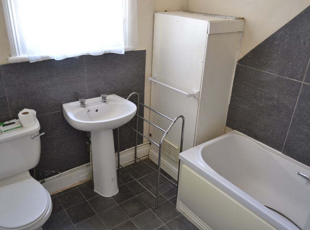 Additional image 4 of 6 bed flat to rentPriory Terrace, Leamington Spa CV31