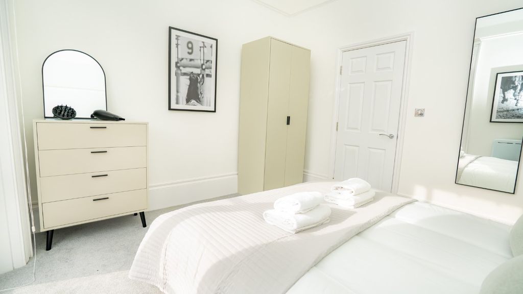 Additional image 15 of 5 bed flat for saleGrosvenor Street, Cheltenham, Gloucestershire GL52