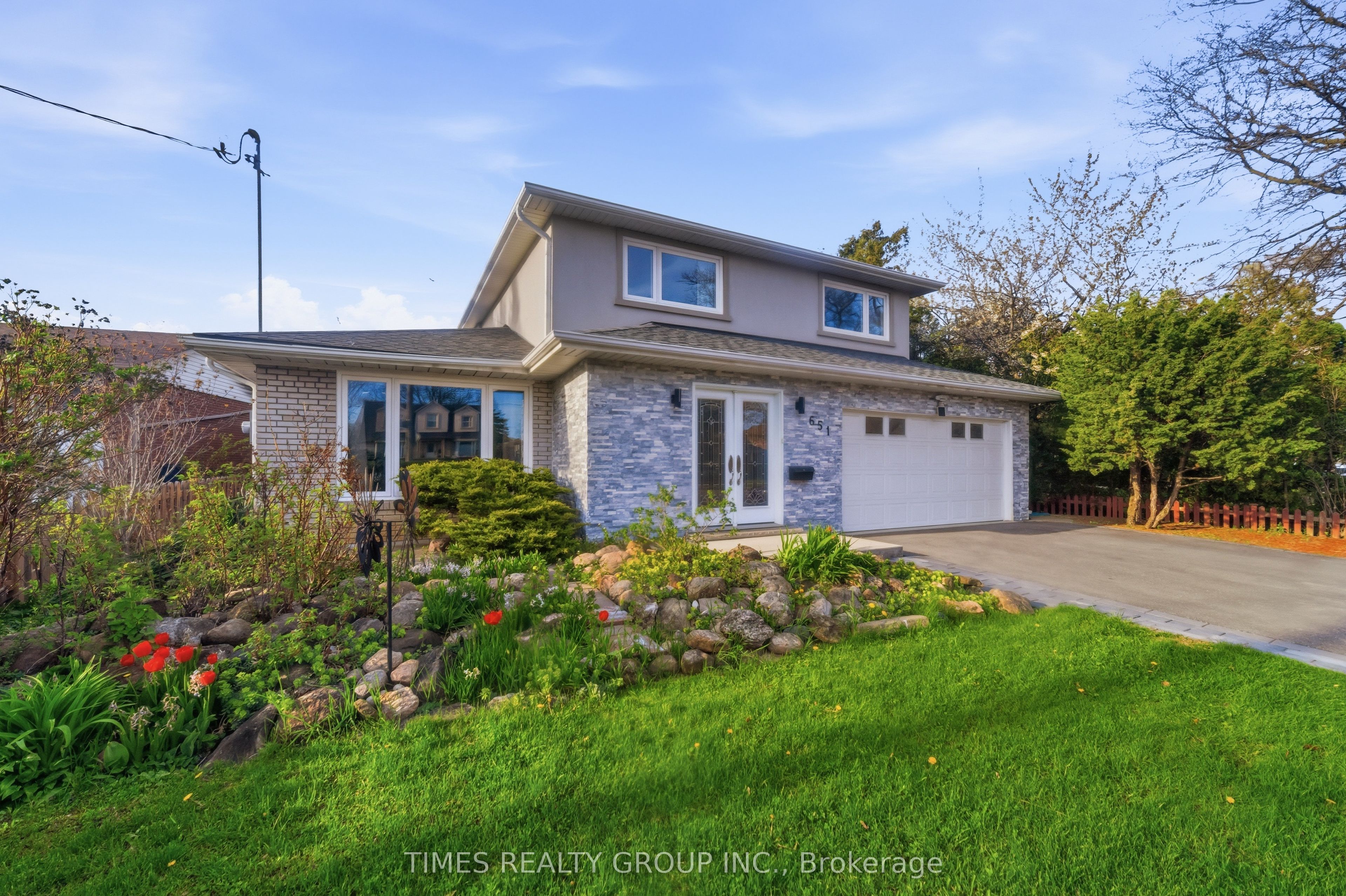 651 Burnhamthorpe Road, Toronto, ON, M9C 2Z1