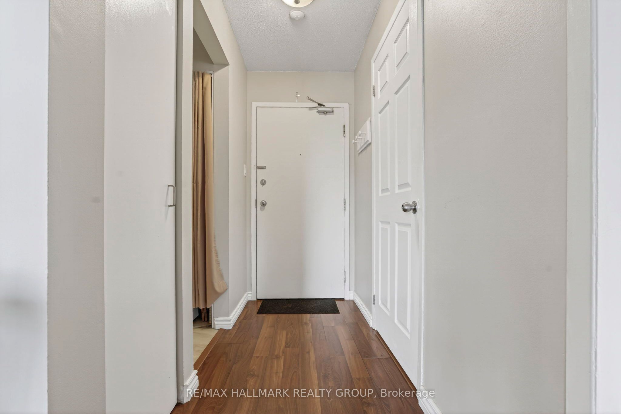 Additional image 3 of 214-270 Brittany Drive, Ottawa, ON, K1K 4M3