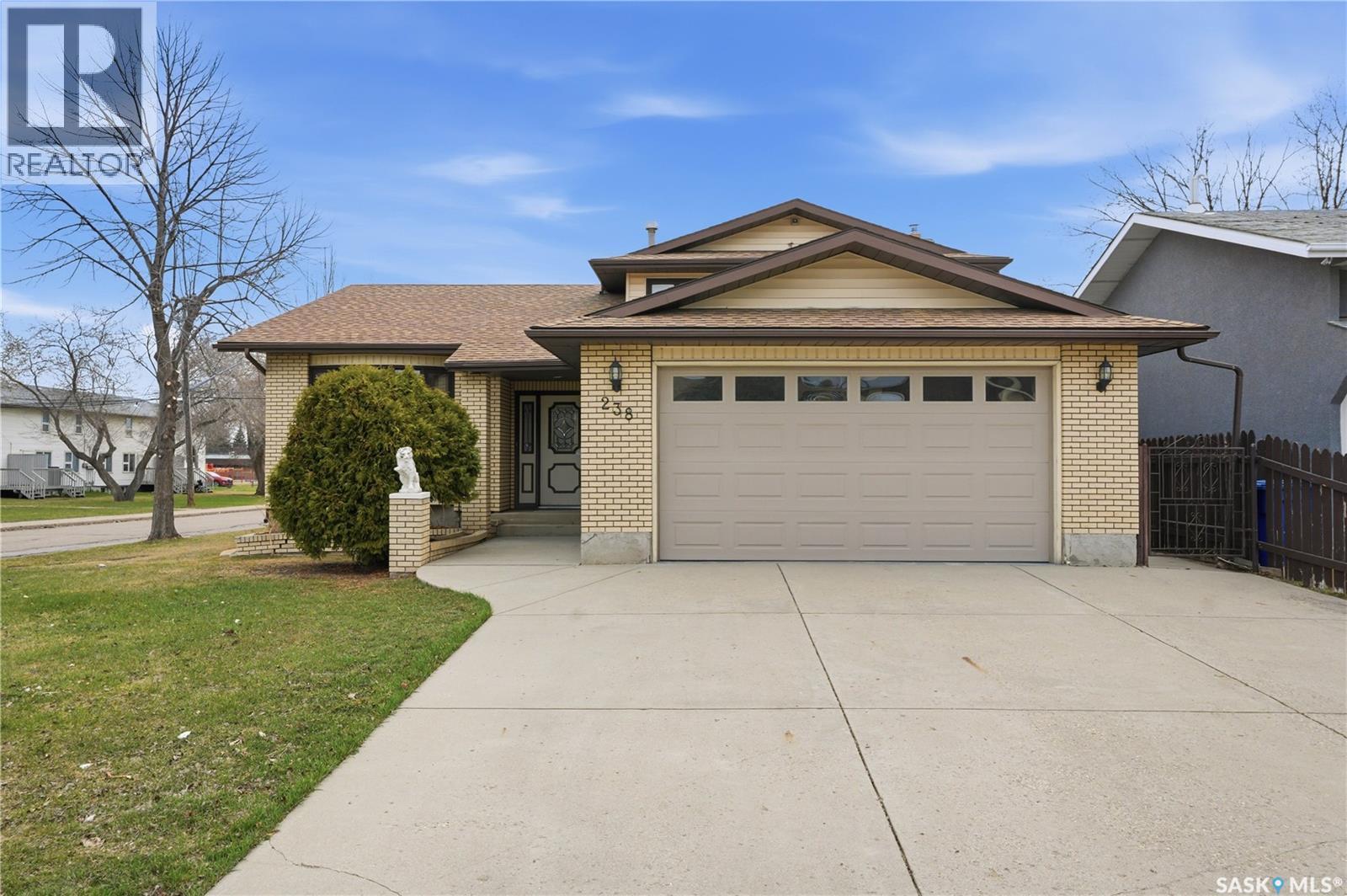 238 S Avenue N, Saskatoon, SK, S7L2Z8