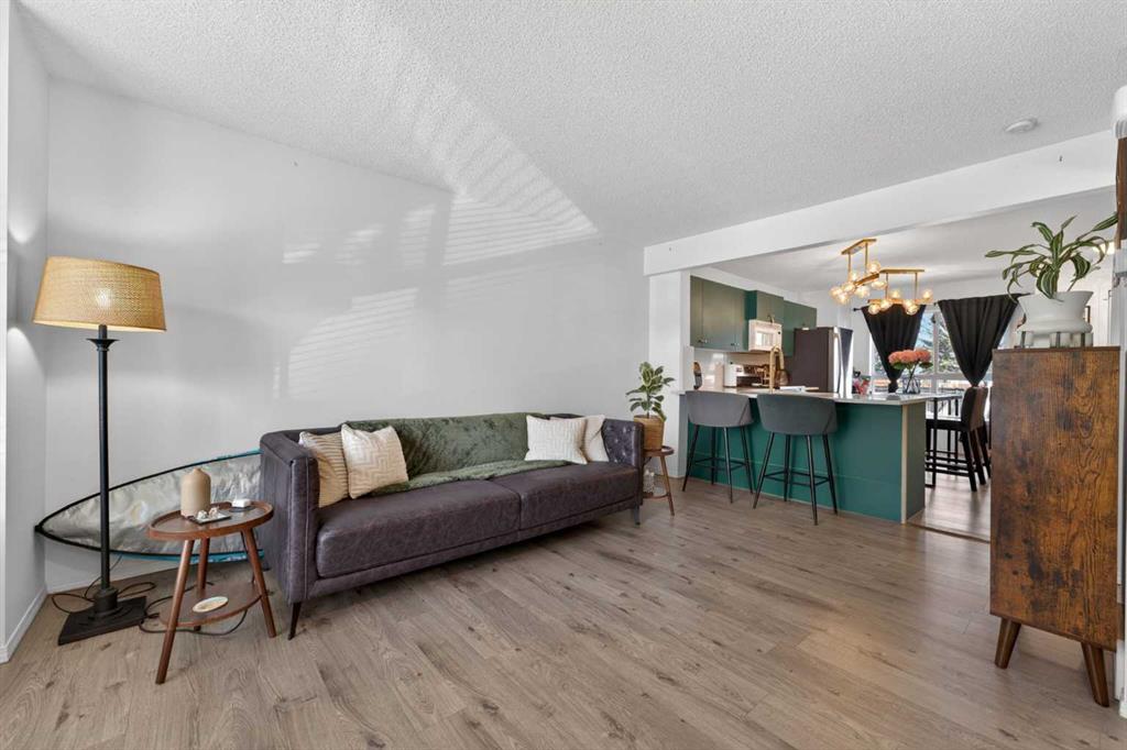 Additional image 5 of 32 Erin Woods Court SE, Calgary, AB, T2B 3V6