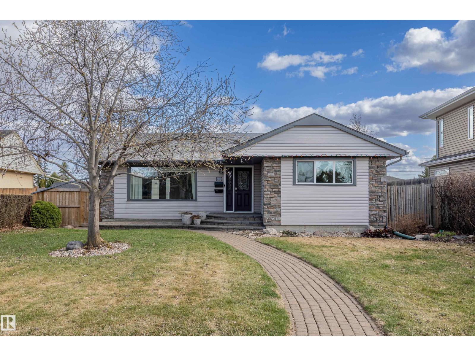 7927 71 Avenue NW, Edmonton, AB, T6C0B1
