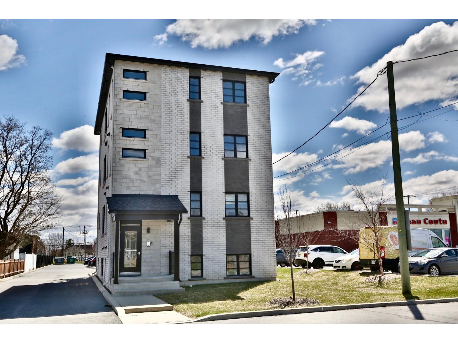 565 Rue Villeneuve E.