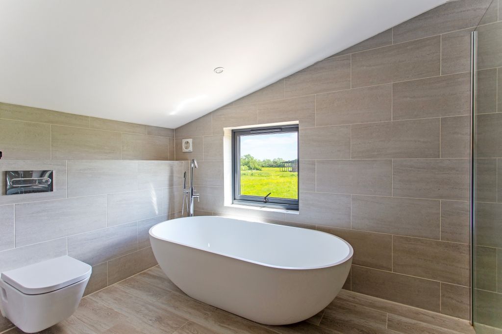 Additional image 12 of 5 bed barn conversion to rentEast Challow, Wantage OX12