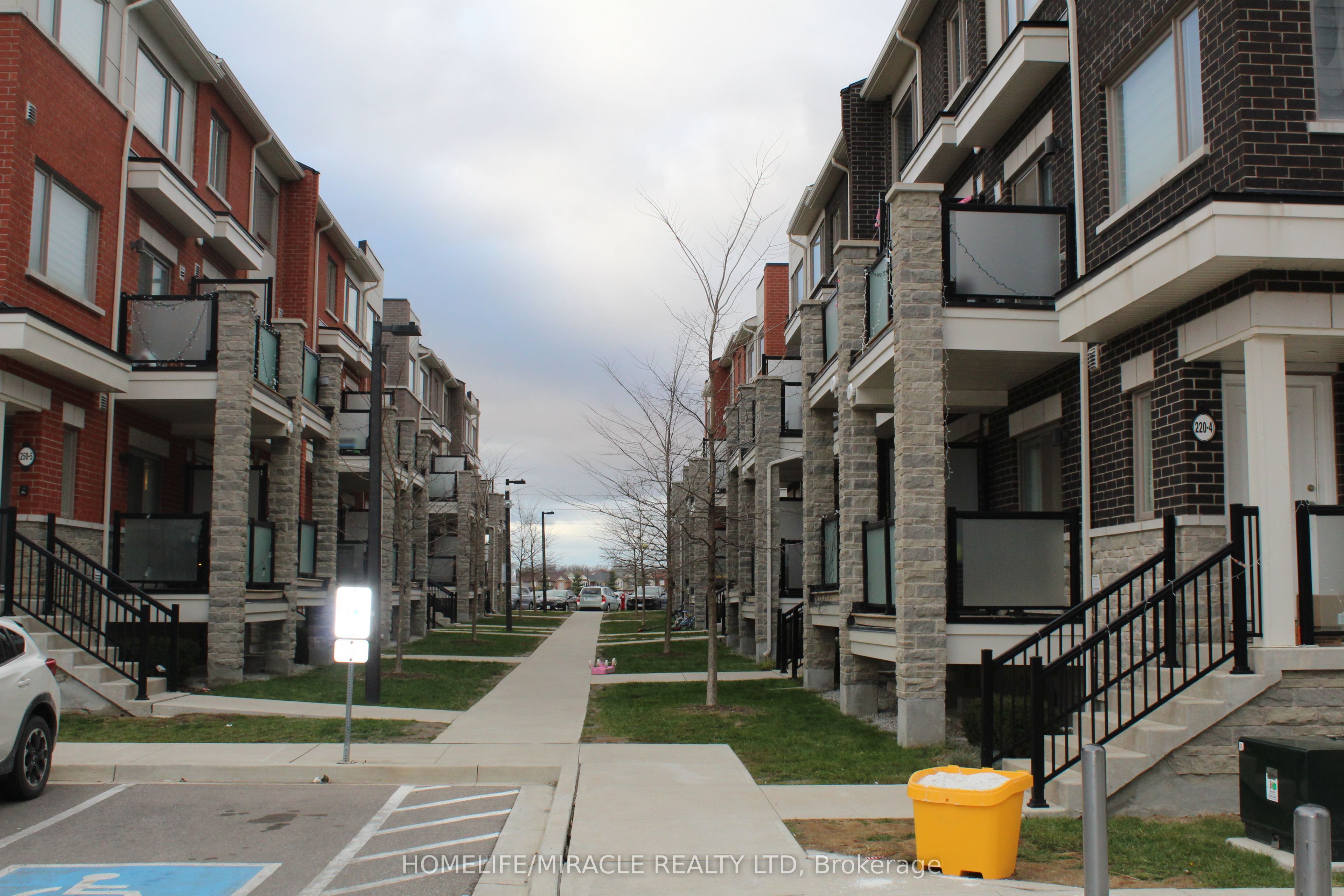 5-240 Lagerfeld Drive, Brampton, ON, L7A 5G9