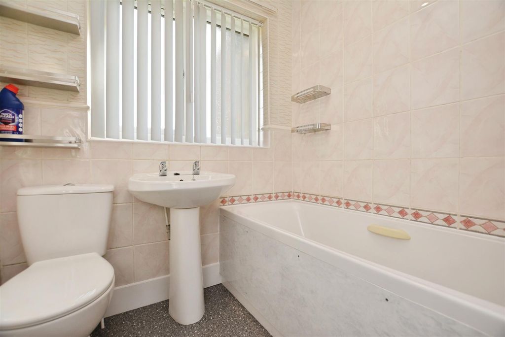Additional image 13 of 3 bed terraced house to rentCanterbury Close, Scunthorpe DN17