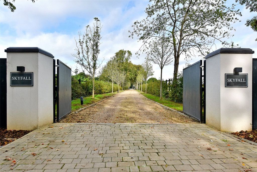 Additional image 13 of 5 bed detached house to rentHitcham Lane, Taplow, Maidenhead, Buckinghamshire SL6