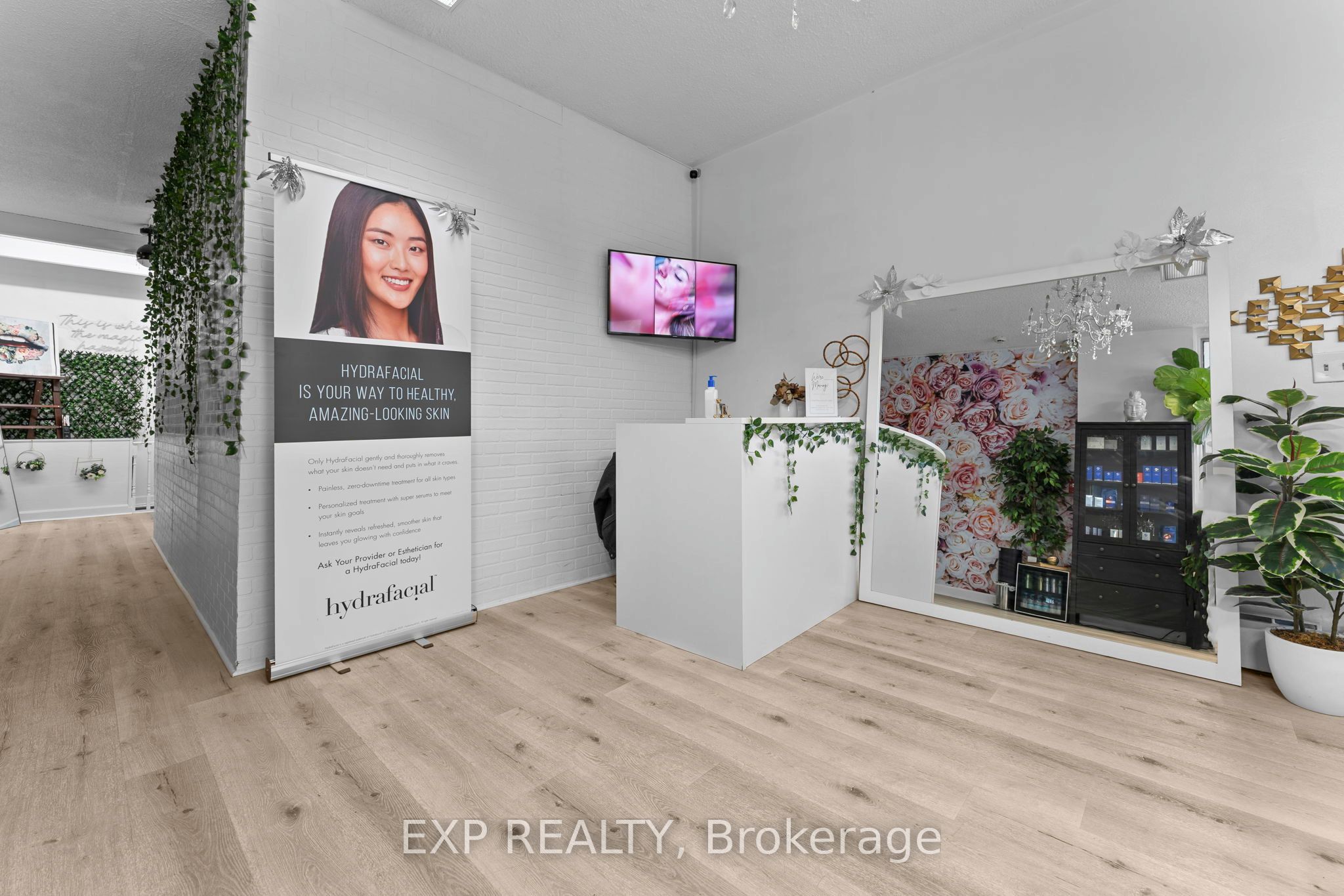 Additional image 4 of 213 Lakeshore Road E, Mississauga, ON, L5G 1G5