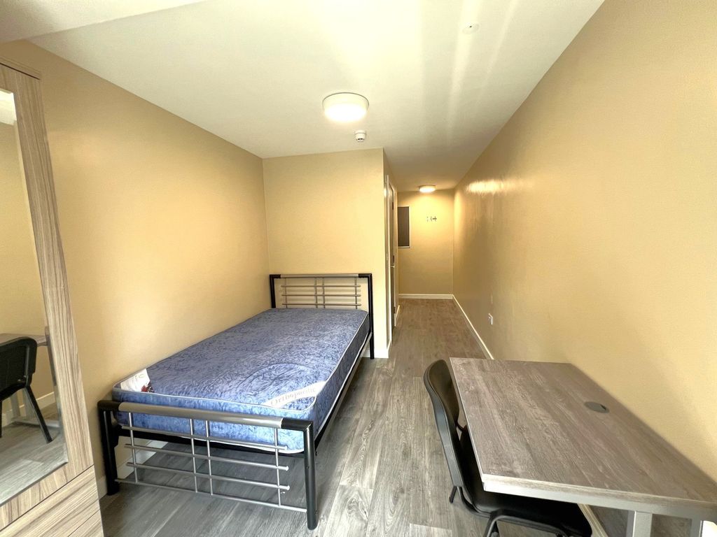 Additional image 5 of 7 bed flat to rentHepburn Court, Hepburn Road, Bristol BS2