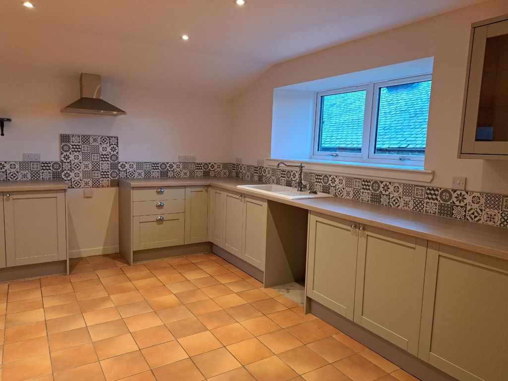 4 bed farmhouse to rentPerth PH2 photo 2
