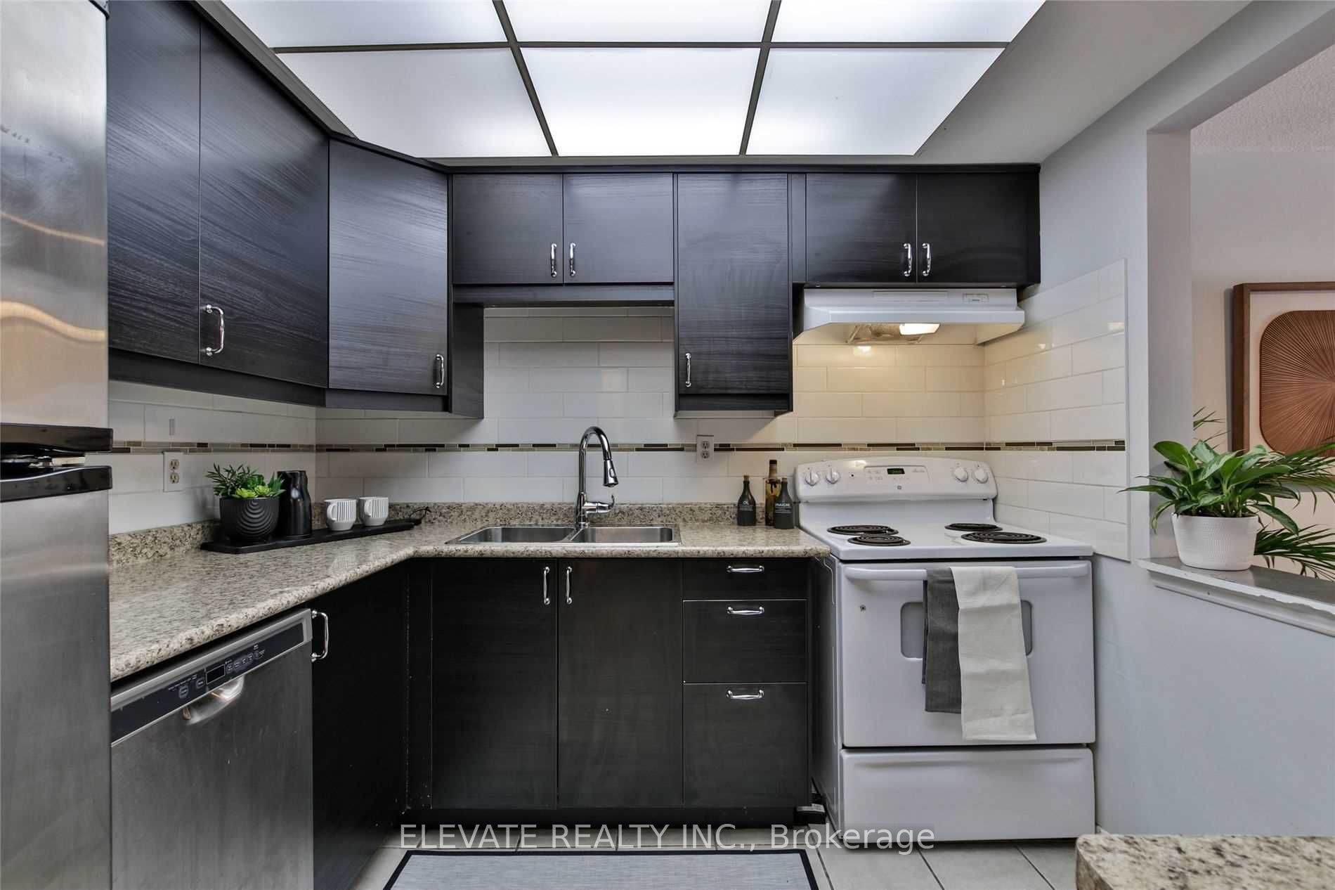 Additional image 3 of 2131 Dufferin Street, Toronto, ON, M6E 3R3