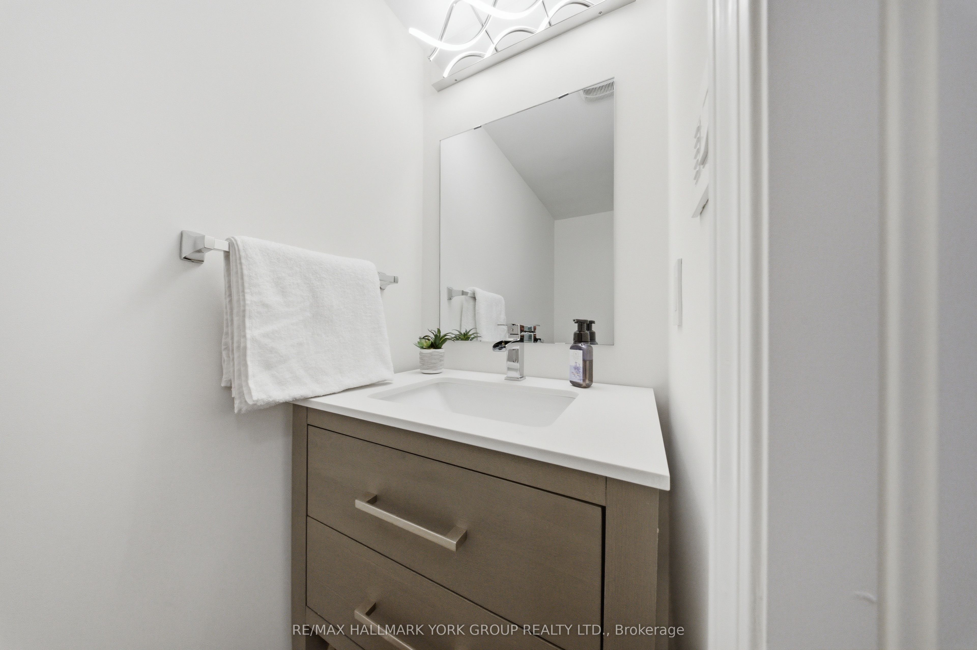 Additional image 4 of 104 Gordon Circle, Newmarket, ON, L3Y 0C9