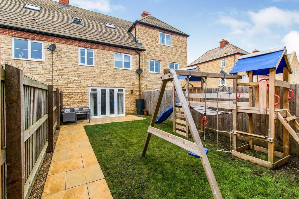 Additional image 14 of 4 bed town house to rentLangton Walk, Stamford PE9