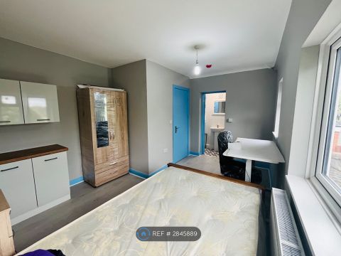 Charter Avenue, Coventry CV4, Room to rent