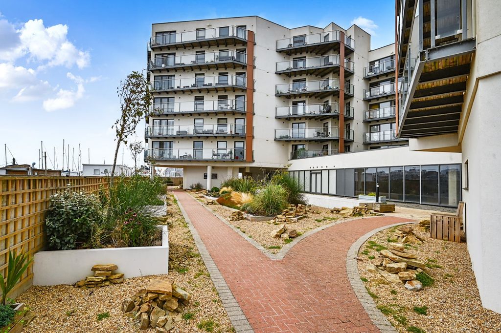 Additional image 7 of 3 bed flat to rentMariner Point, 83 Brighton Road, Shoreham BN43
