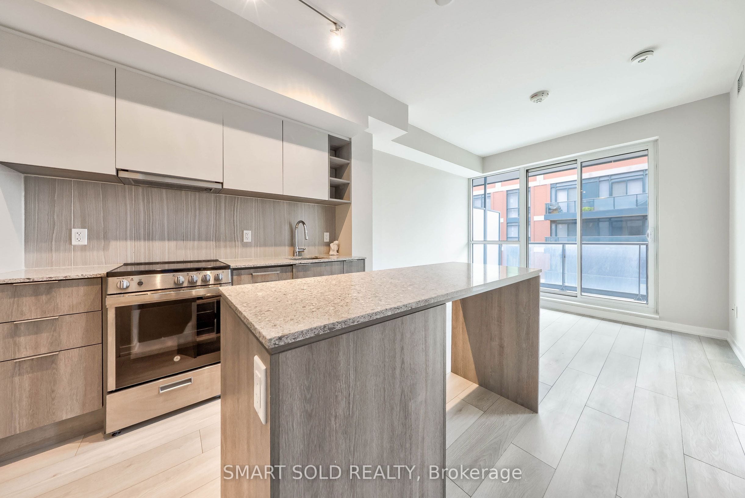 833-31 Tippett Road, Toronto, ON, M3H 2V1