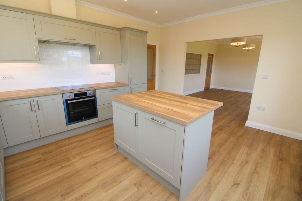 Additional image 2 of 3 bed detached bungalow to rentRoselle, Dean CA14