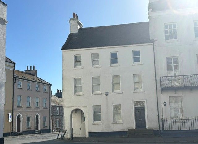 4 bed end terrace house to rent5, The Parade, Castletown, Isle Of Man IM9
