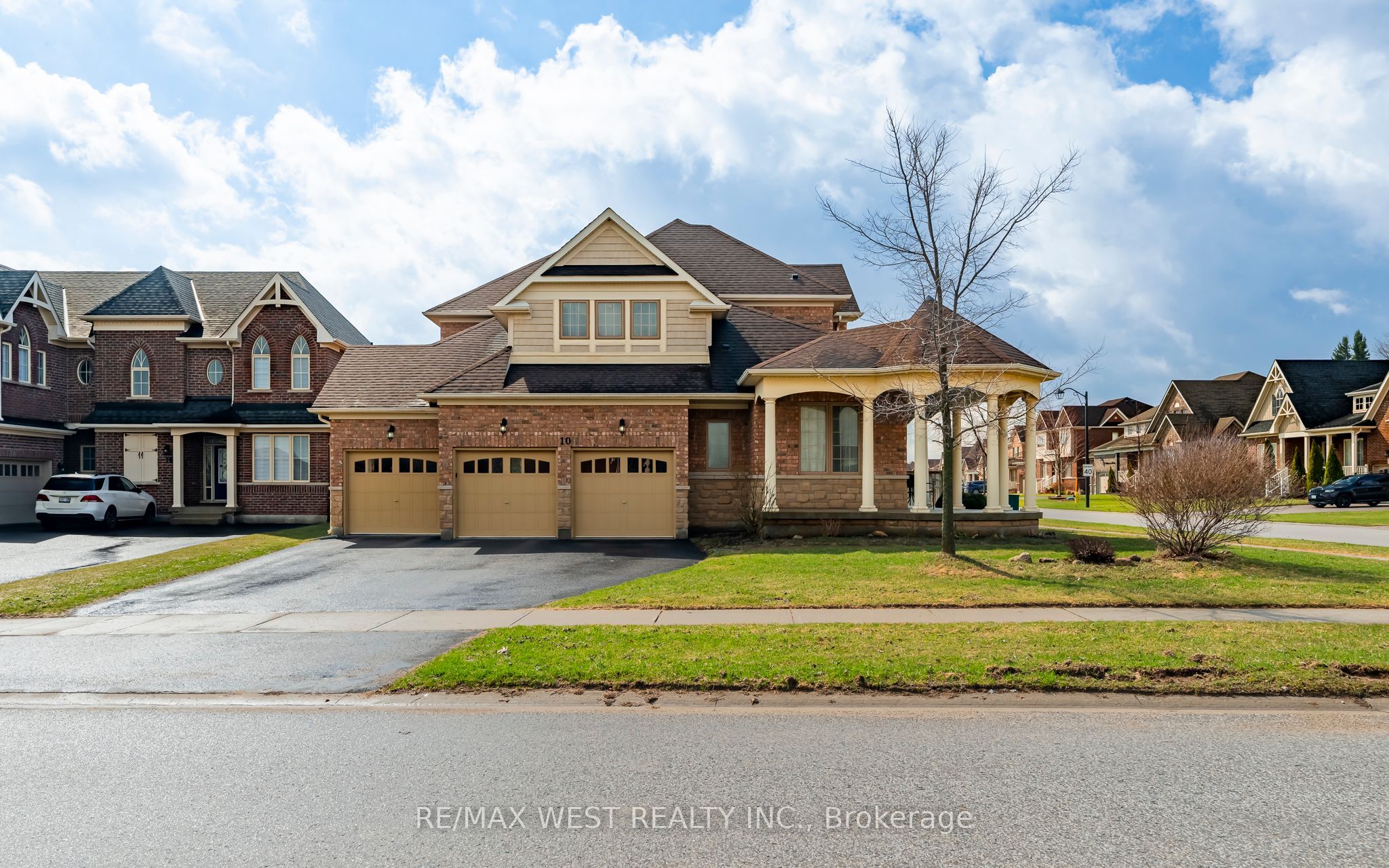 10 Stonegate Avenue, Mono, ON, L9W 5K6