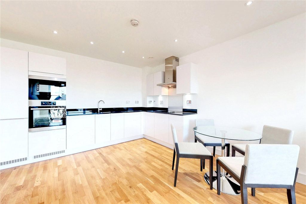 2 bed flat for saleCity View Point E14