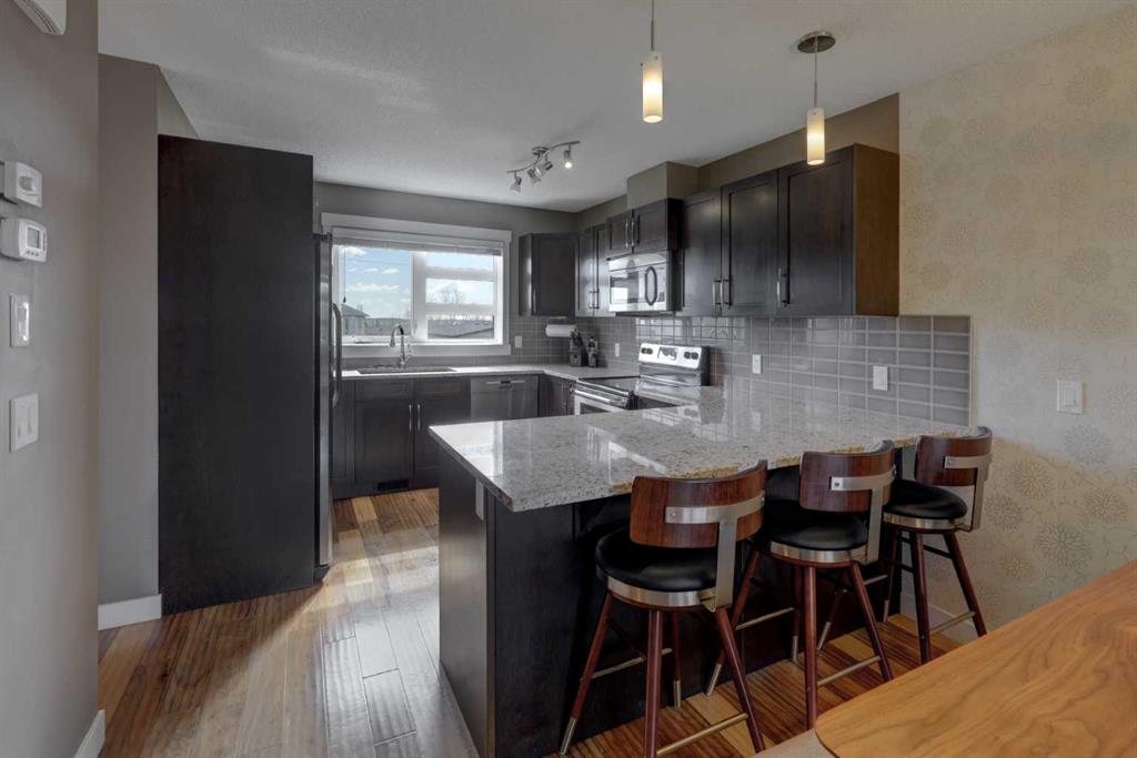 Additional image 5 of 208 Covecreek Circle NE, Calgary, AB, T3K 0W6