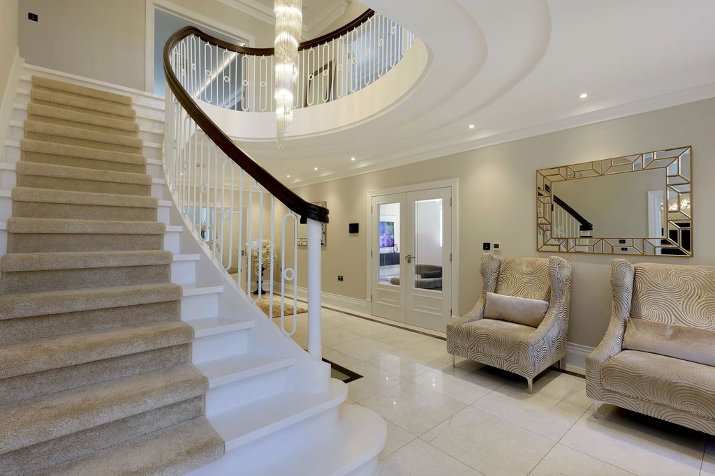 Additional image 17 of 6 bed detached house for saleValley Way, Gerrards Cross SL9