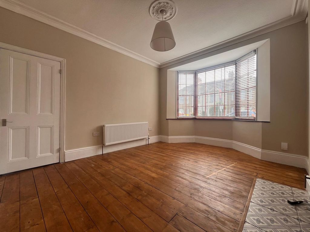 Additional image 3 of 2 bed semi-detached house to rentGoldcroft Common, Caerleon NP18