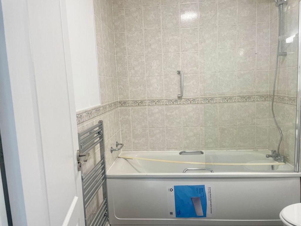 Additional image 4 of 2 bed flat to rentFlat 16 Lantern Court, St Helier JE2