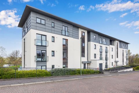 2/4 Burnbrae Park, Corstorphine, Edinburgh EH12