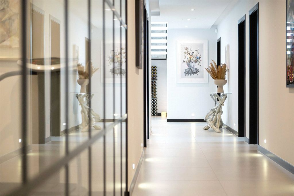 Additional image 8 of 5 bed detached house to rentHitcham Lane, Taplow, Maidenhead, Buckinghamshire SL6