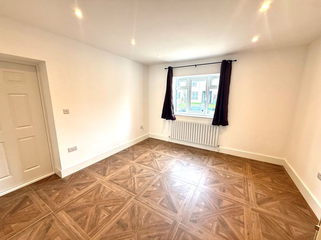 Additional image 5 of 3 bed property to rentSaxville Road, Orpington BR5