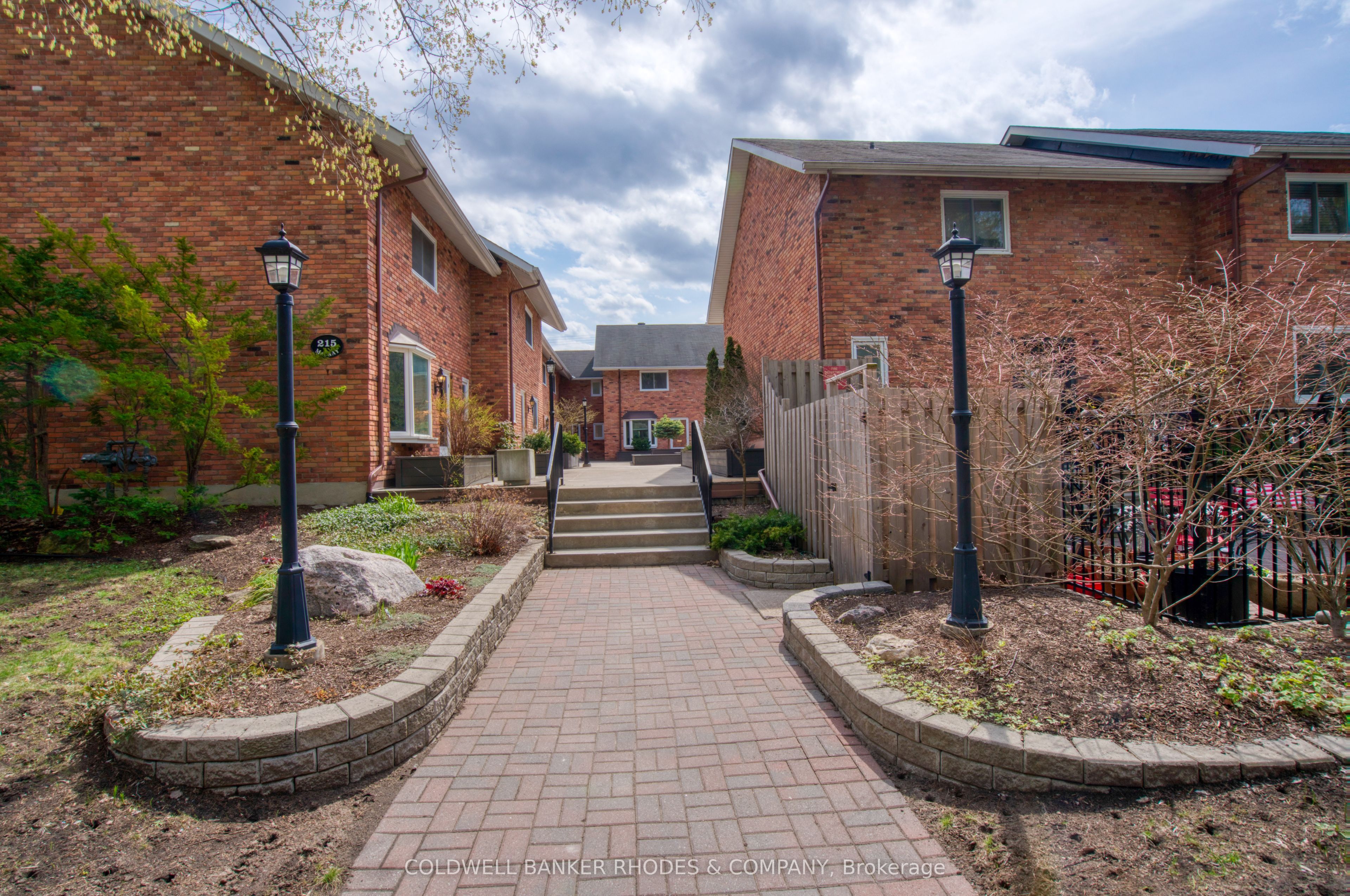 9-215 Mackay Street, Ottawa, ON, K1M 2B6