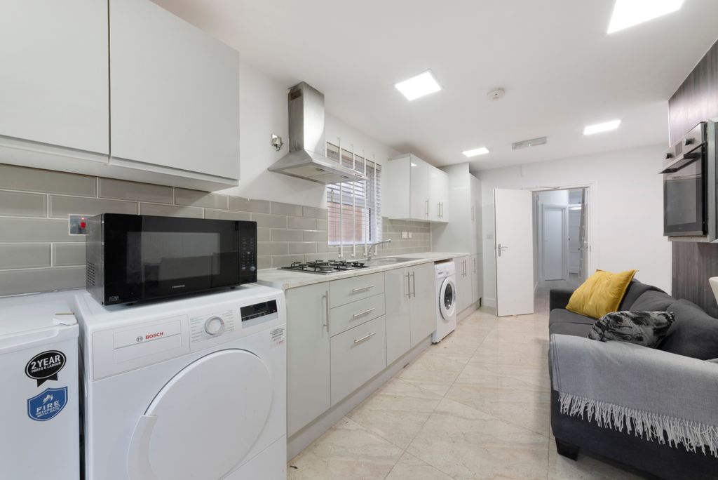 Additional image 5 of 5 bed terraced house to rentBow Common Lane, London E3