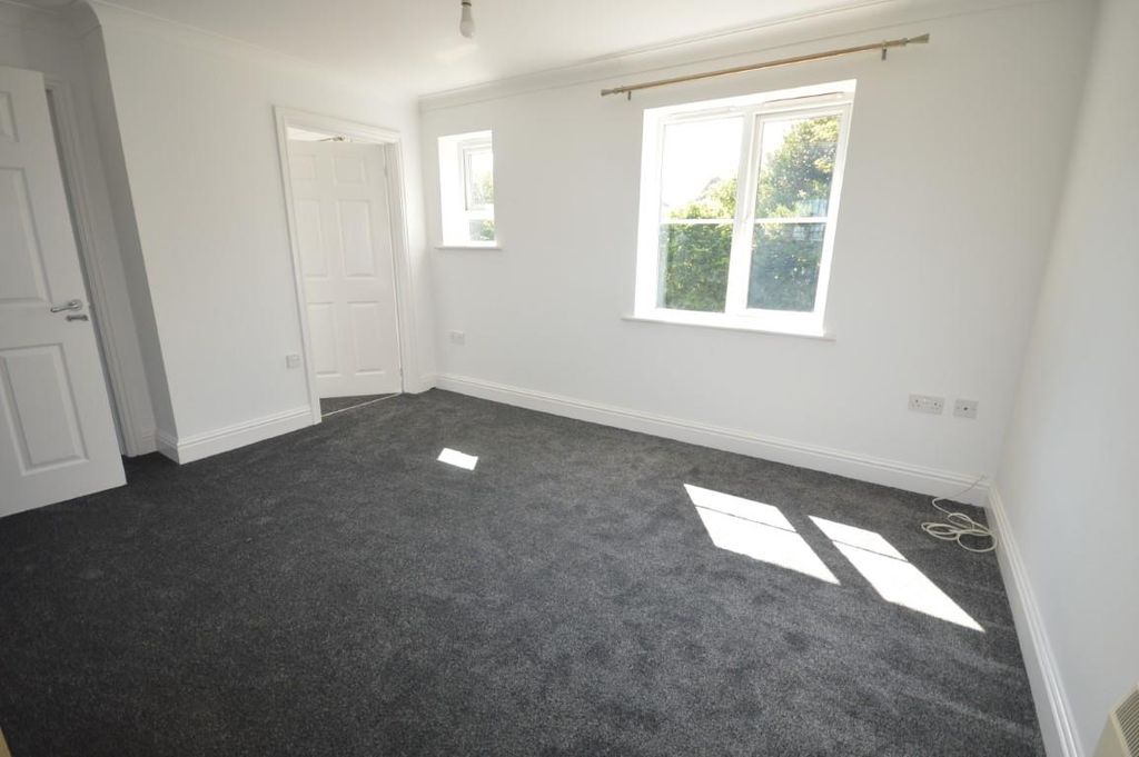 Additional image 2 of 2 bed flat to rentTresvavean Hill, Lanner, Redruth TR16