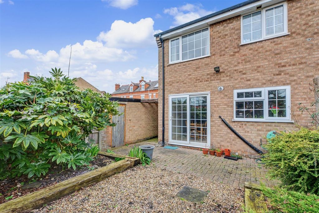 Additional image 12 of 3 bed end terrace house for saleHall Croft, Beeston, Nottingham NG9