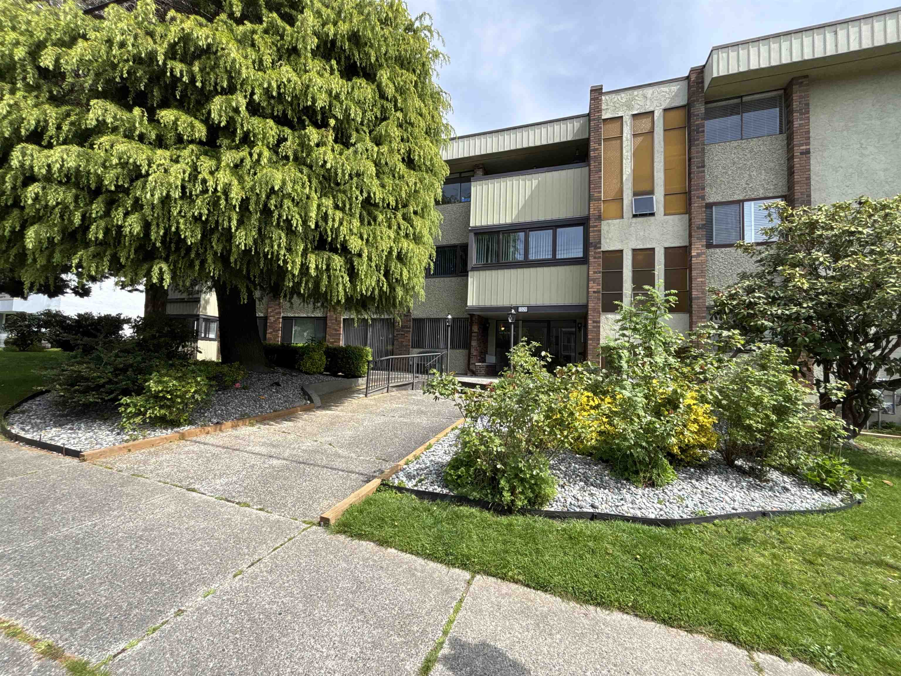 Additional image 2 of 201-1320 Fir Street, White Rock, BC, V4B 4B2